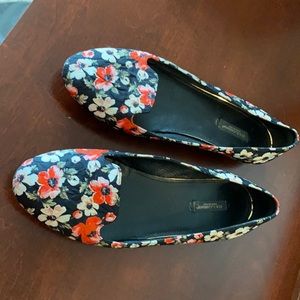 Dolce and Gabbana flats. Good condition. Size 39.5
